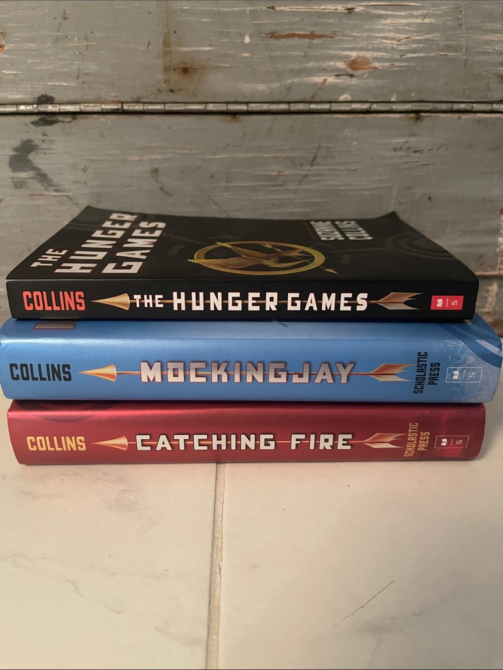 3 books of the hunger games trilogy. Like new!